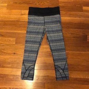 Lululemon women size 4 run times Capri leggings